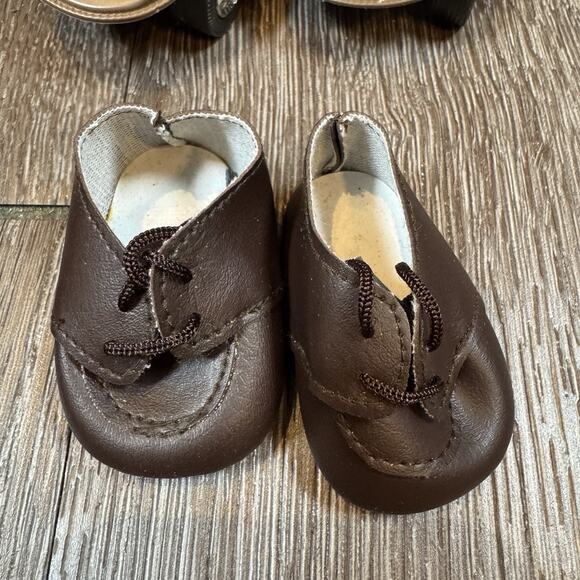 Pleasant Company Molly's After School Outfit + Brown Oxfords & Red Roller Skates - Picture 5 of 13